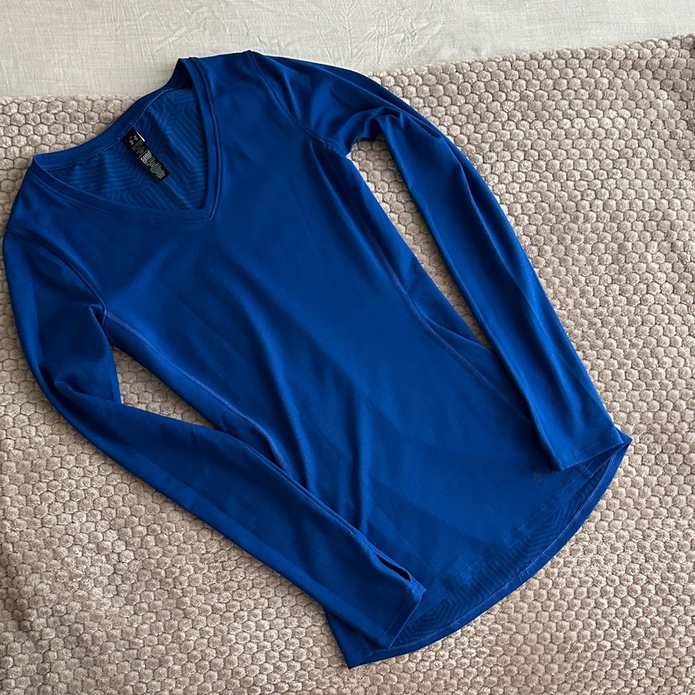 Women's UA cold gear V-Neck Long Sleeve Top